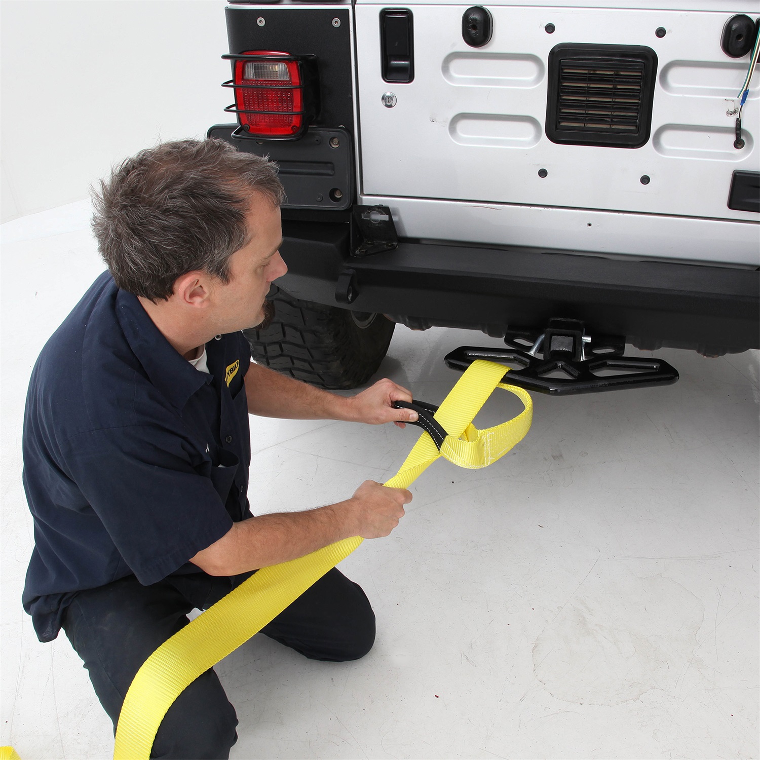 Smittybilt 27046B - Smittybilt Beaver Hitch Step - Partsengine Canada